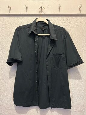 DKNY Men’s Short Sleeve Button-Down Shirt in Black